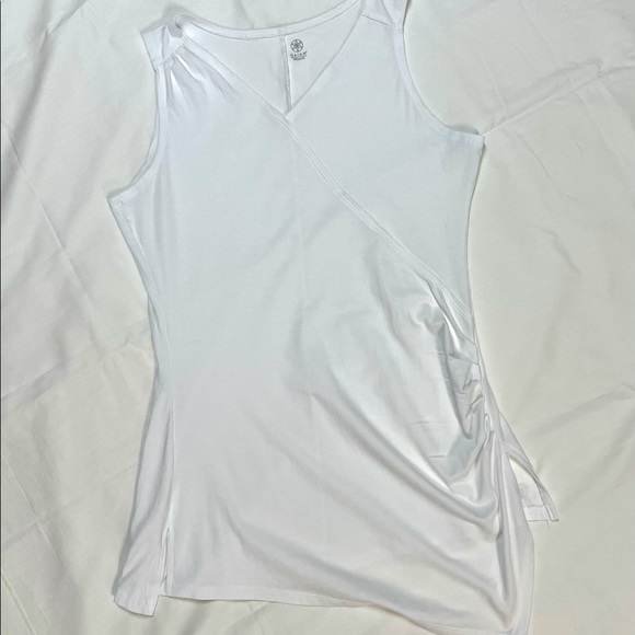 GAIAM V-Neck asymmetrical hem Top WHITE Sz M - Picture 6 of 9